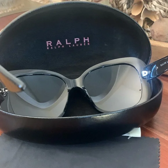 🌸Authentic Ralph Lauren Sunglasses - Picture 2 of 8
